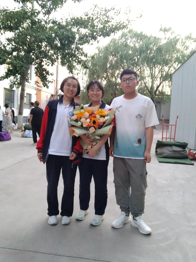 2025年正版资料免费大全和高考结束集体找妈妈与高考后和老妈准备回家
